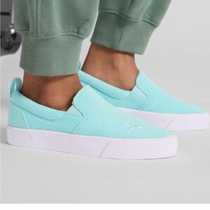 Puma Woman’s Slip-On Terri Sneakers in Aqua Blue/White Sole Size - 7.5 NWT